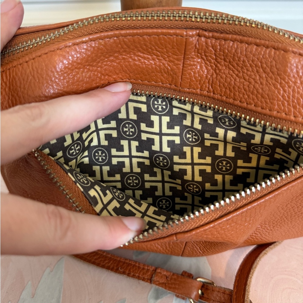 Tory Burch Tan Leather Crossbody Bag - Picture 6 of 9